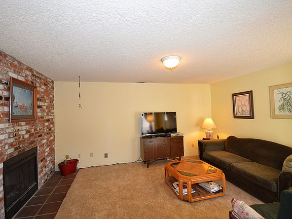 3rd image of 1160 Saint John Cir