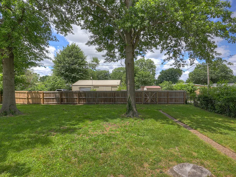 1116 Roosevelt Ave — Photo 28