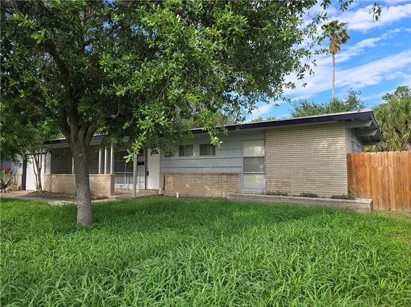 730 Santa Anita Dr, Kingsville, TX 78363