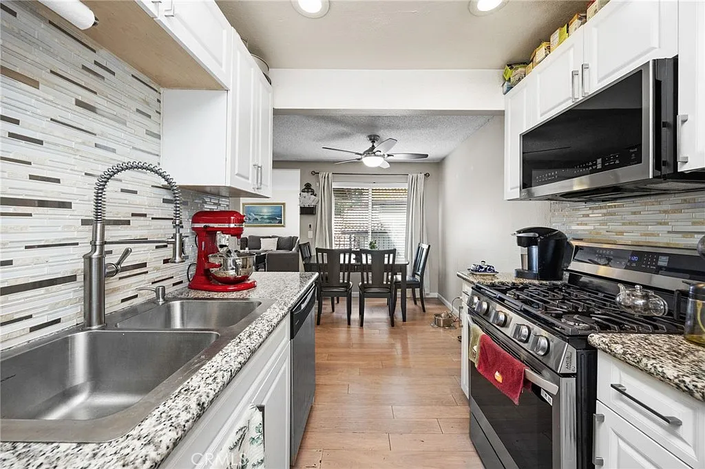 2 bed, 1095 sqft, $2,700 — Photo 4
