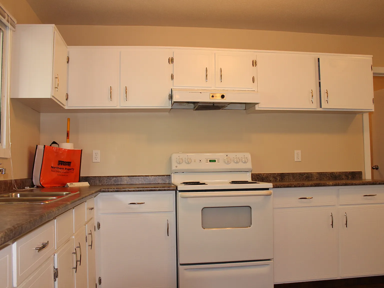 Loran Townhomes — Photo 2