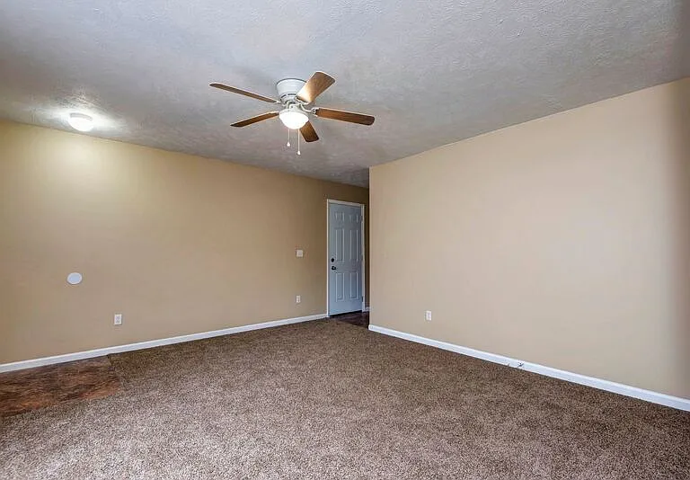 652 N Belview Ave #B — Photo 7