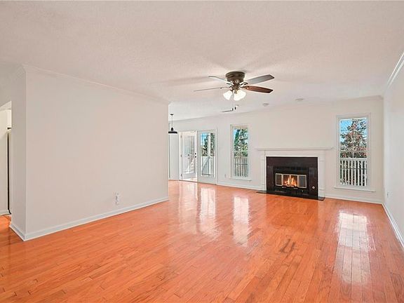 2nd image of 1750 Clairmont Rd APT 21