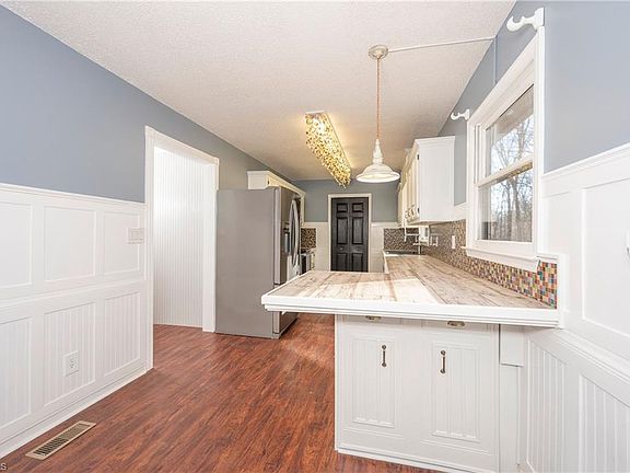 5th image of 298 Apache Dr