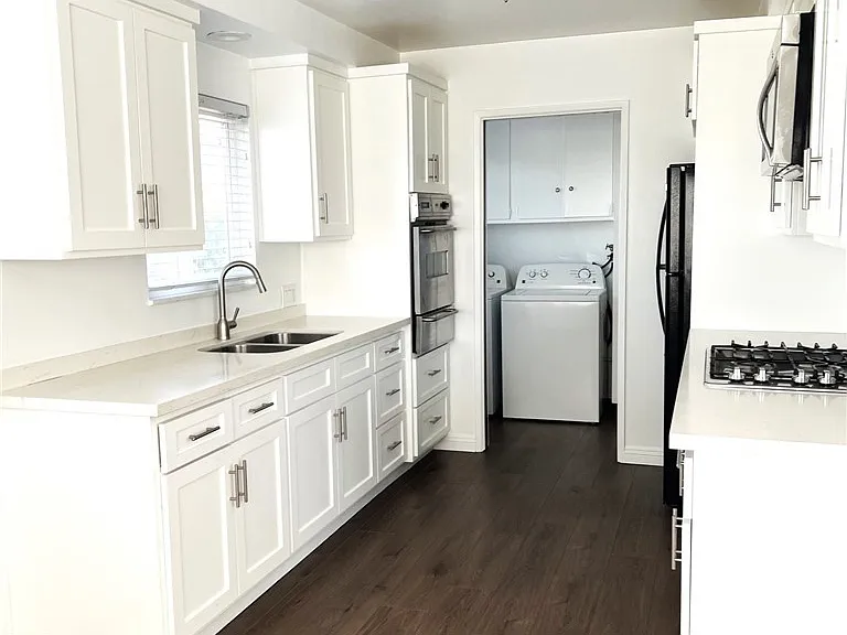 1443 W 9th St — Photo 7