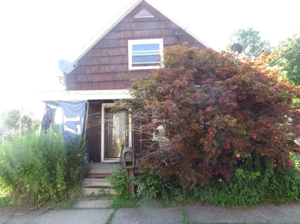 61 Charles St, Cheektowaga, NY 14206