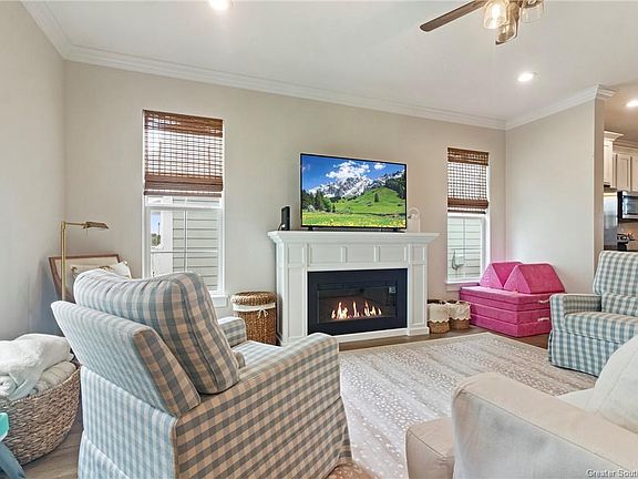 5th image of 850 Sallier St #9