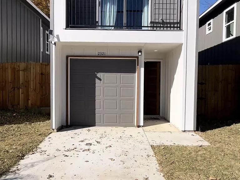2323 Scott St — Photo 7