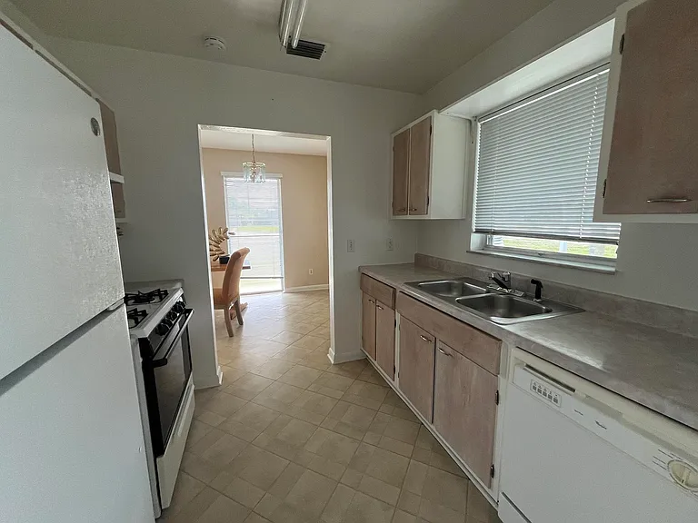 213 NE Prima Vista Blvd — Photo 5