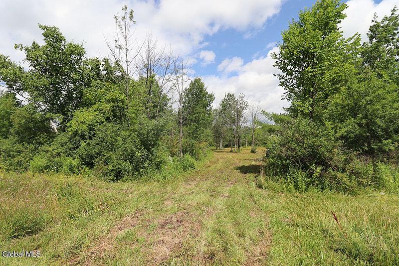 2nd image of 468 Middle Road