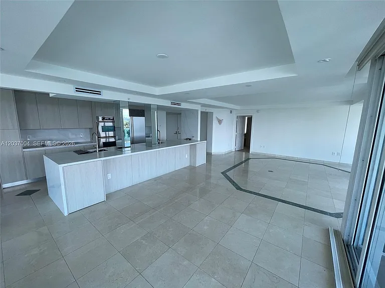 5025 Collins Ave #601 — Photo 9