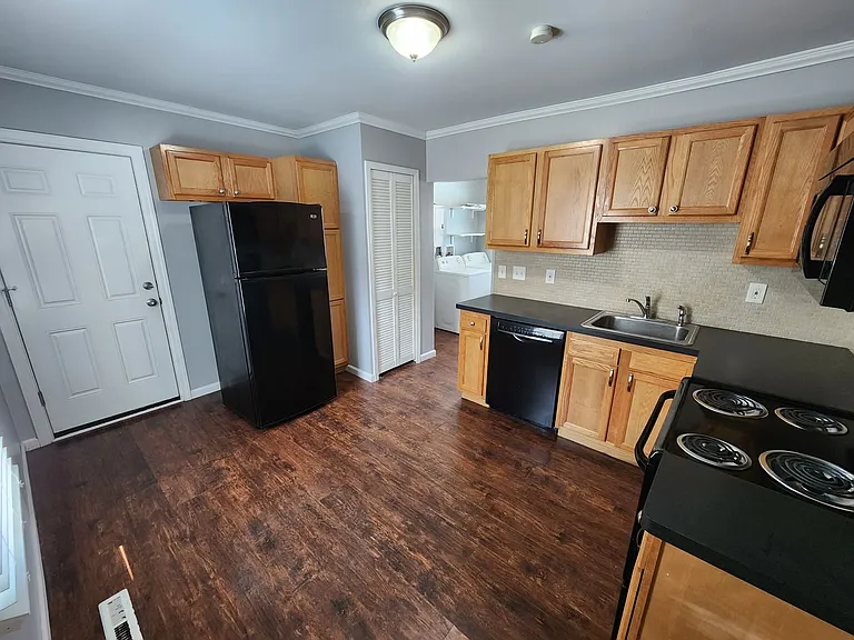 3599 Royal Ave — Photo 8