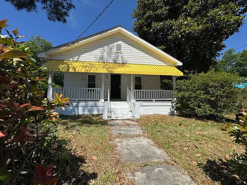 3 bed, 2.0 bath, 1320 sqft, $2,000 — Photo 2