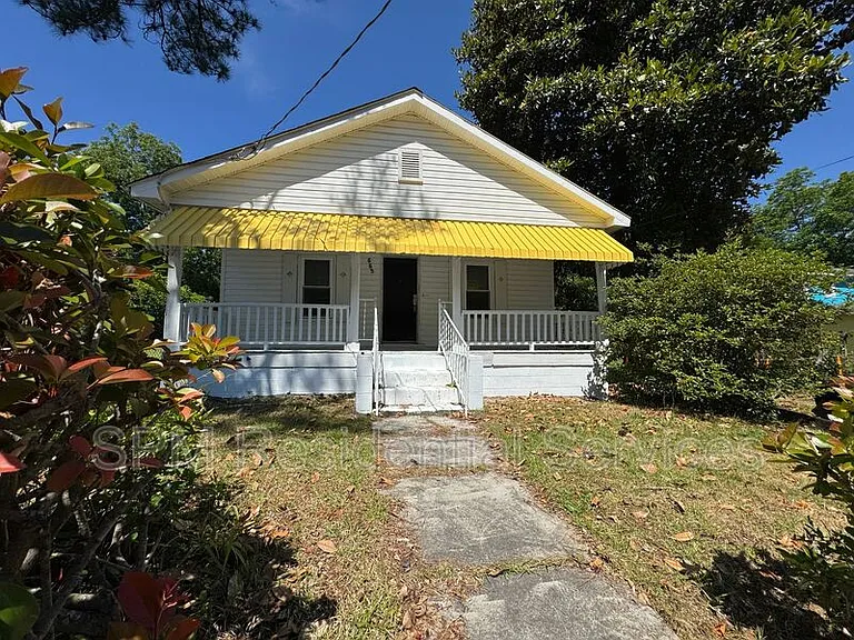 553 Manly Ave — Photo 2