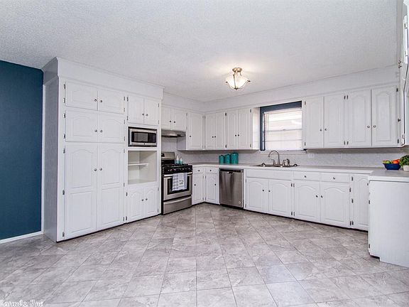5th image of 215 Healy St