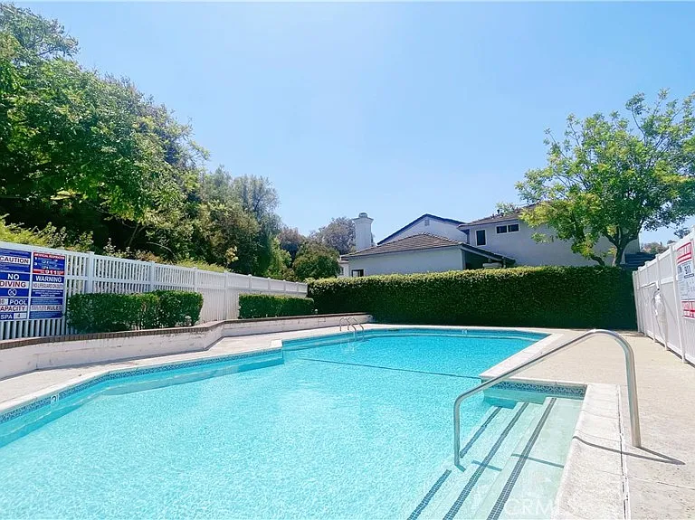 2470 Saratoga Ln — Photo 30