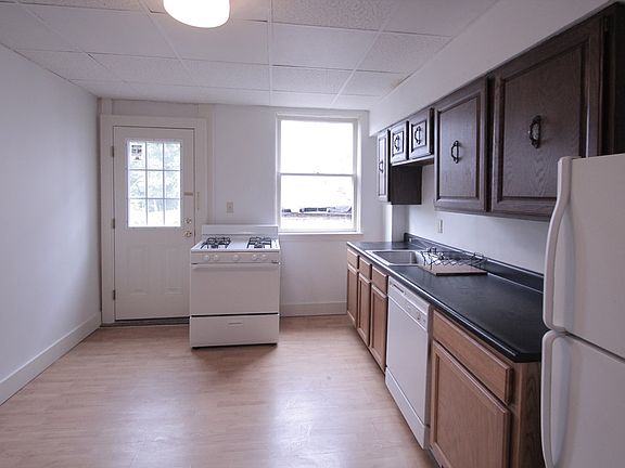 5th image of 201 Center St APT 3