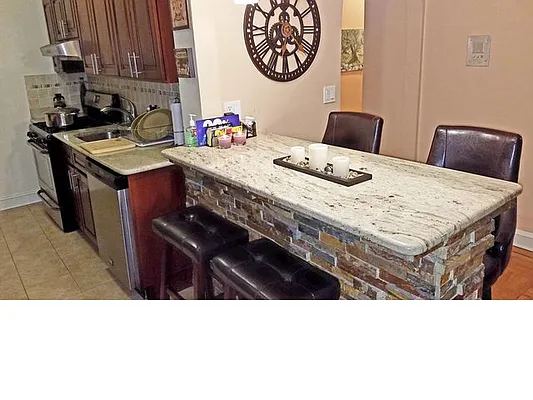 Sold by Winzone Realty Inc | media 32