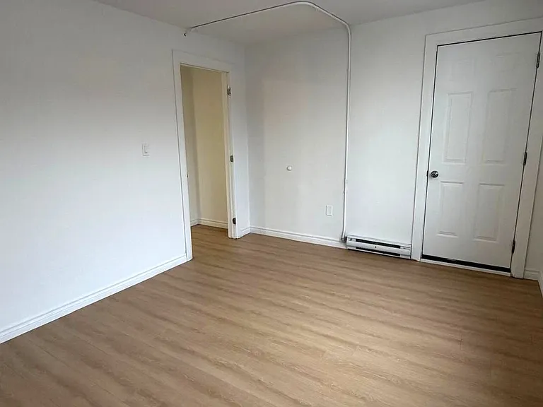 9 Eby St S #2 — Photo 4