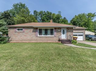 808 Bretton Rd, Lansing, MI 48917