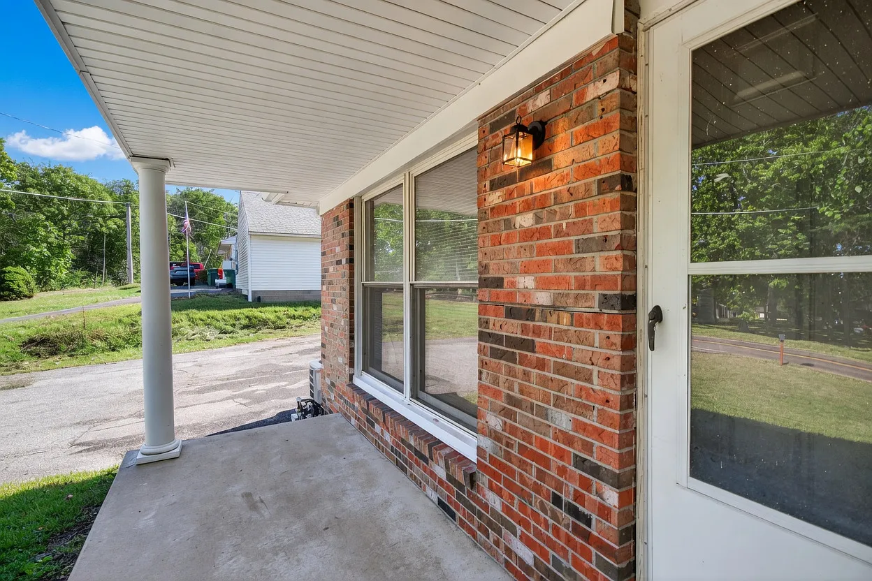 4 bed, 1260 sqft, $4,600 — Photo 3
