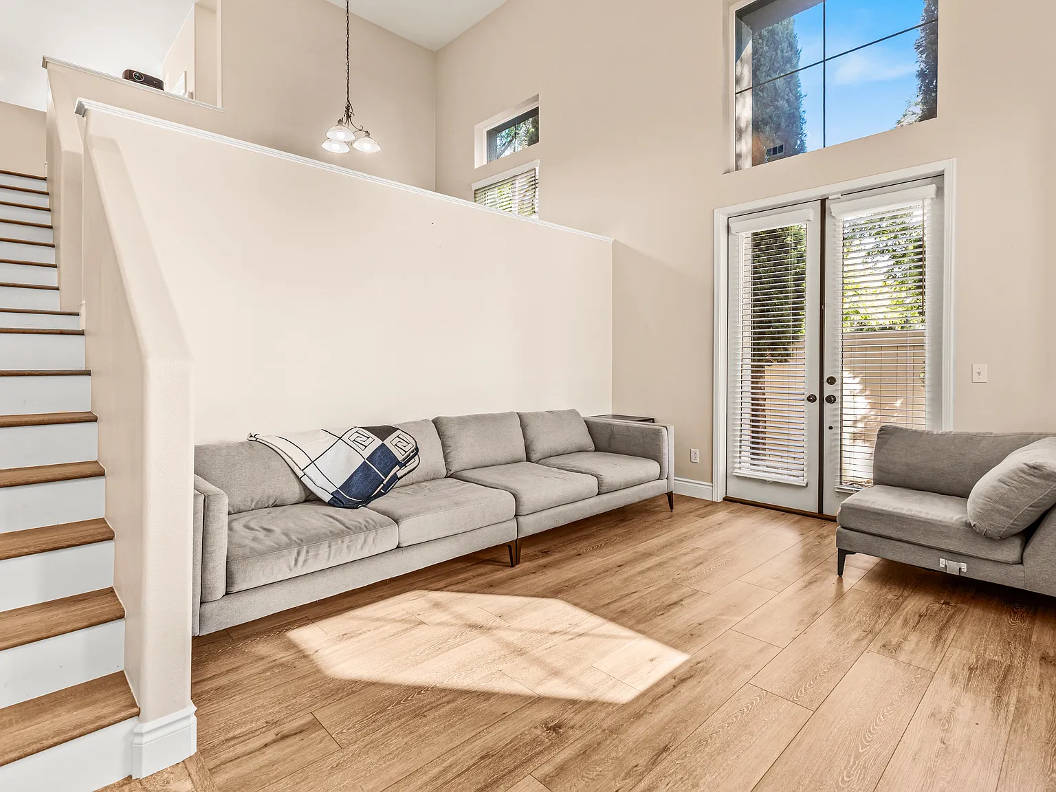 4 bed, 1976 sqft, $1,200 — Photo 4