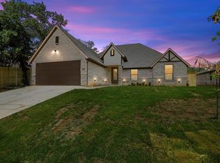 321 Norman Dr, Euless, TX 76040