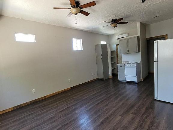 4th image of 436 W Belmont Dr