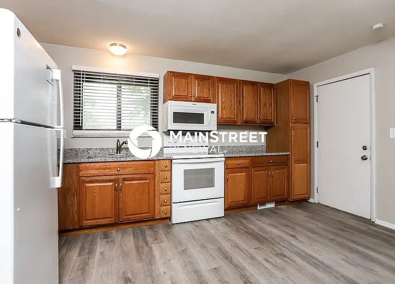 1700 Birch St — Photo 5