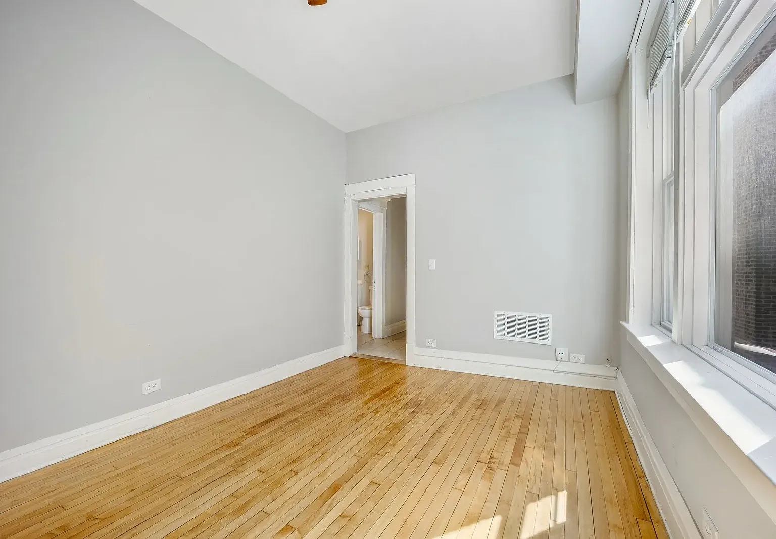 3131 W Augusta Blvd — Photo 1