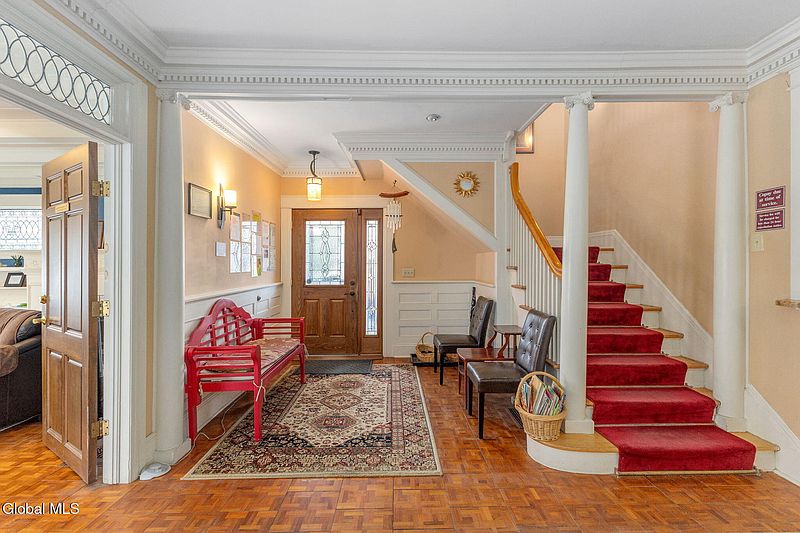 4th image of 499 Glen Street