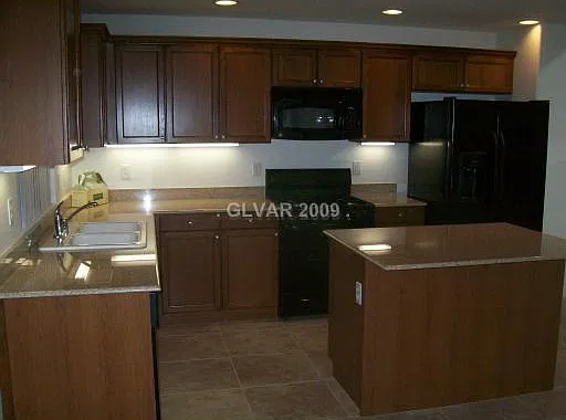 (Include Some Utilities) 4 Bedroom 3 Bath On Corner Lot In Mountains Edge — Photo 3