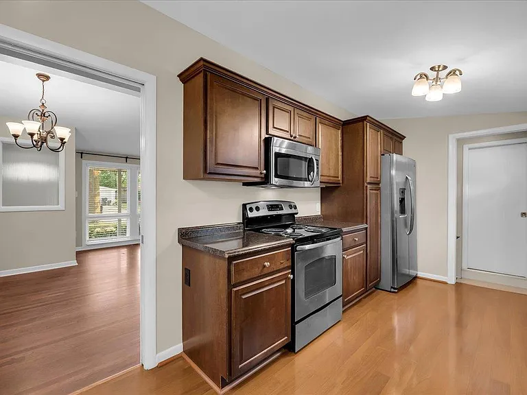 24240 Beverly St — Photo 12