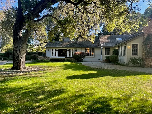149 Greenoaks Dr