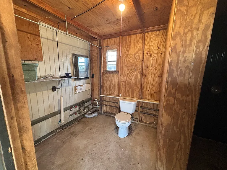 604 Johnston St — Photo 7