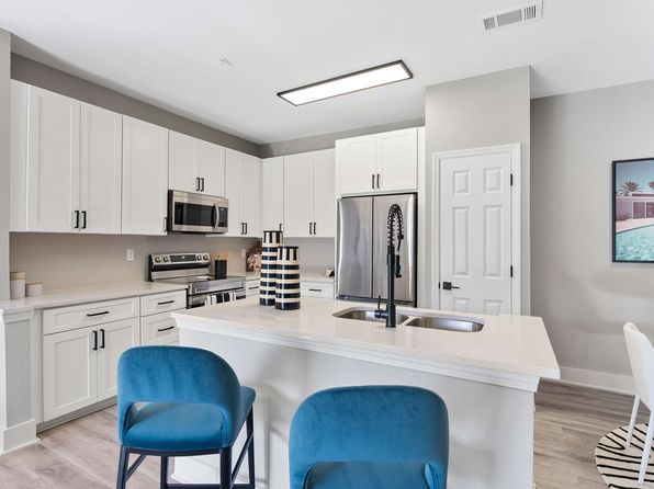 7920 Oak Estate St #1211