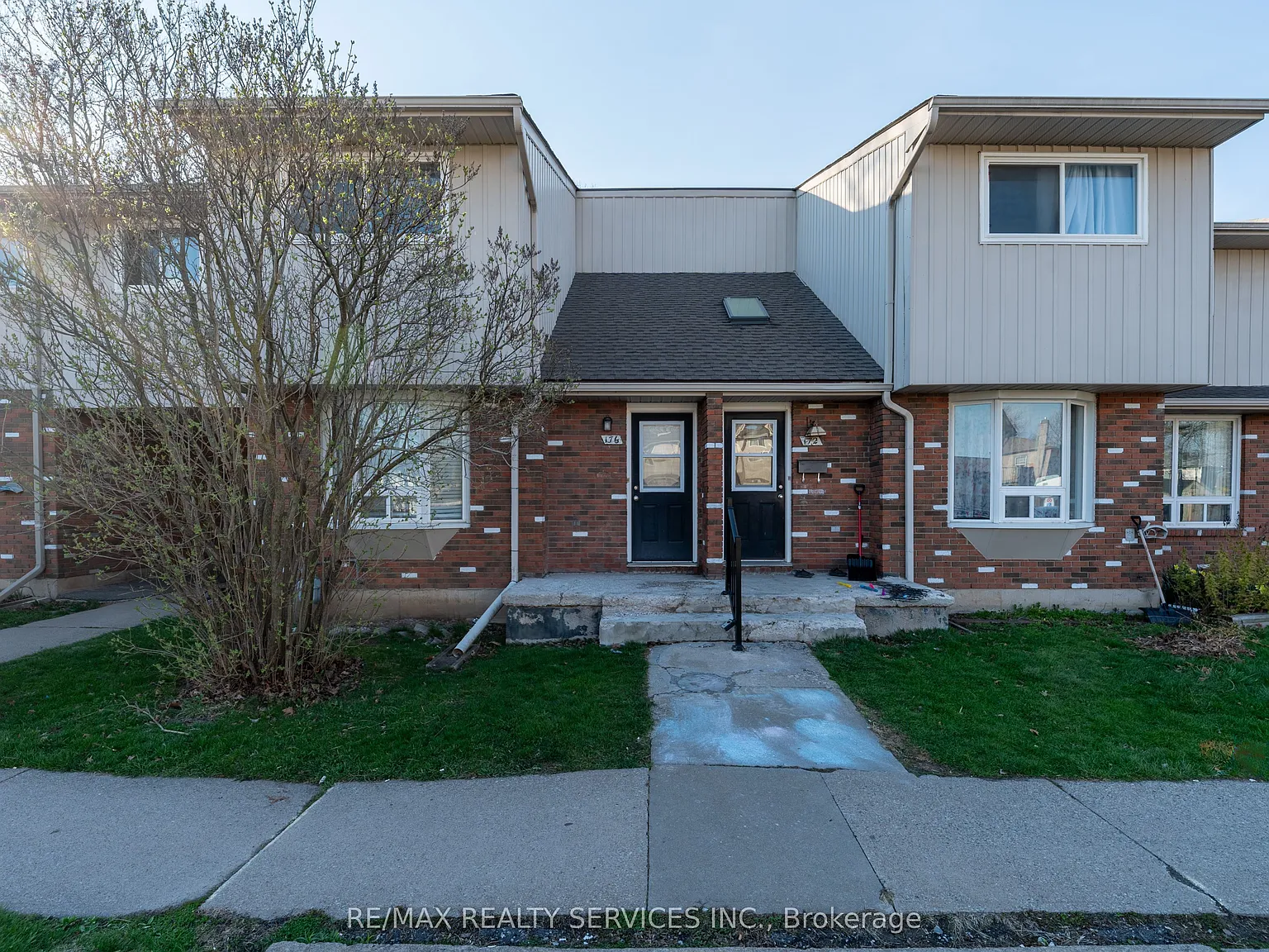 3 bed, $2,049 — Photo 1
