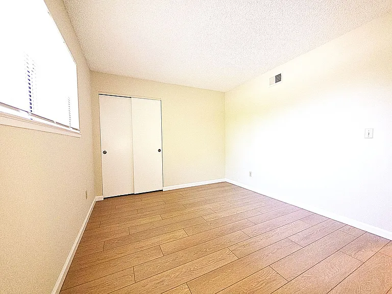 1005 Brinkby Ave — Photo 17