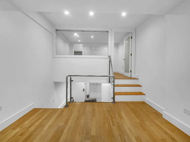 210 E 22nd St #5K — Photo 2