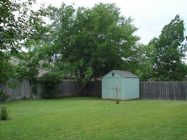 2nd image of 1223 Eaton Ln