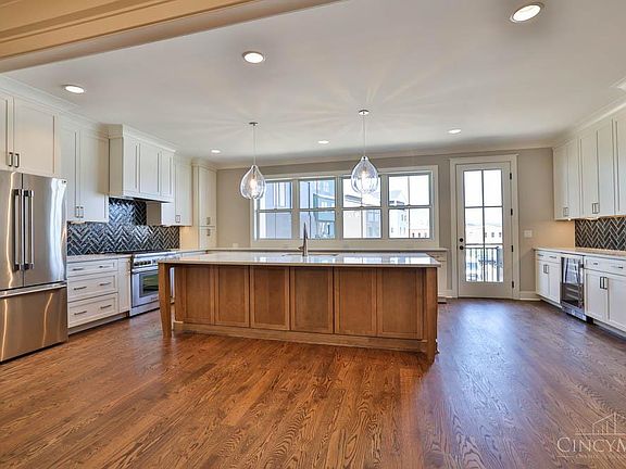5th image of 2936 Robertson Ave