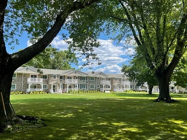 Fairfield Courtyard at Lake Grove — Photo 4