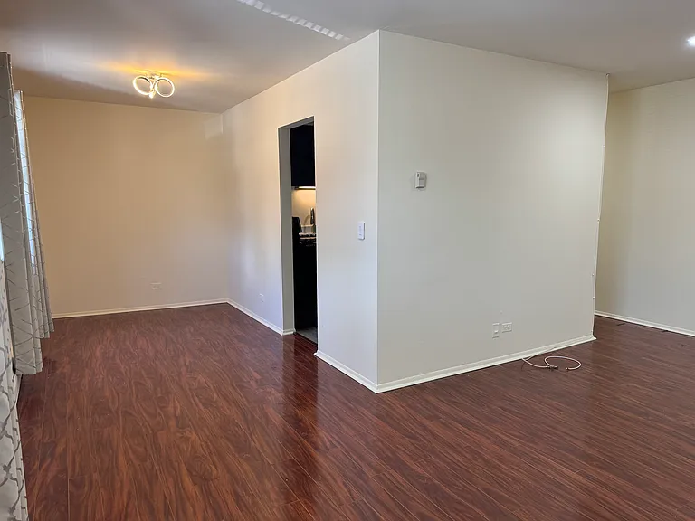 7320 N Rogers Ave #215 — Photo 6