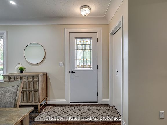 4th image of 10 Vineden Dr