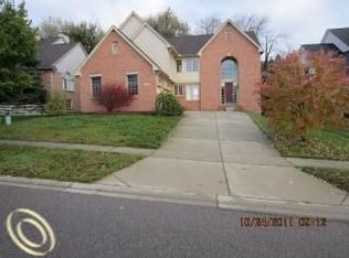 1329 Kentfield Dr, Rochester, MI 48307
