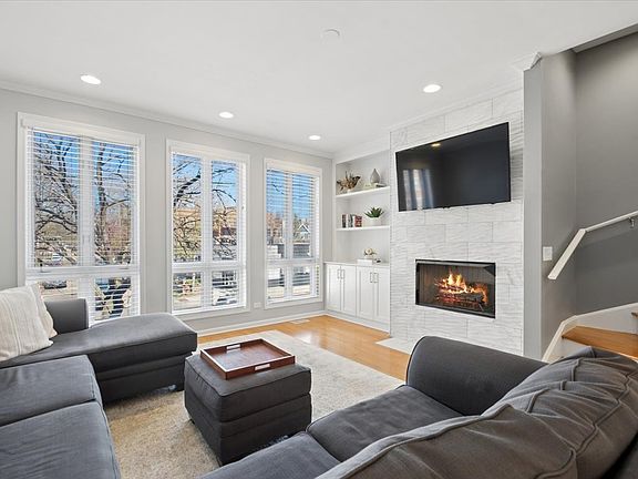 5th image of 1305 W Belmont Ave
