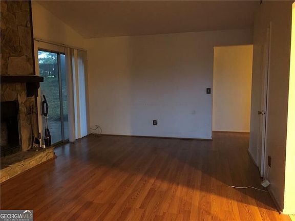 3rd image of 4817 Mainstreet Valley Trce