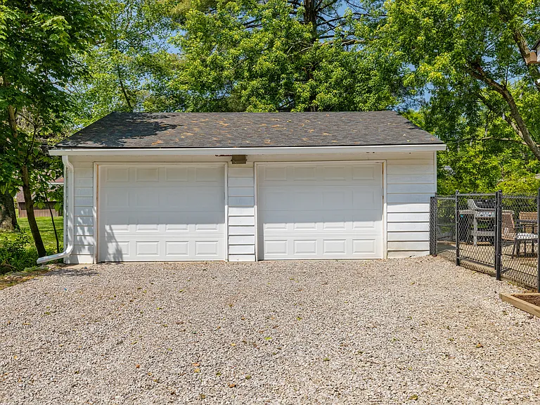 665 E Ridge Rd — Photo 40