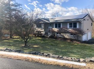 8 Helens Ct, Saugerties, NY 12477