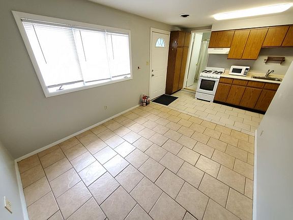 Living Room / Kitchen Comb (9x18)